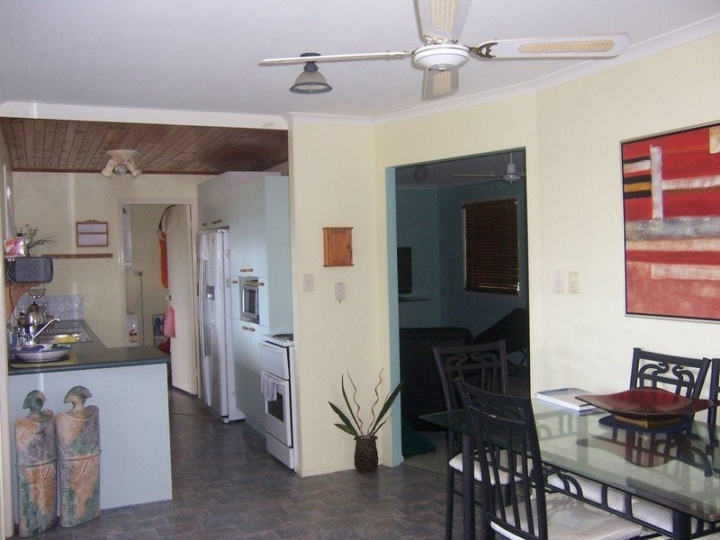 8 Cowes Street, Macleay Island QLD 4184