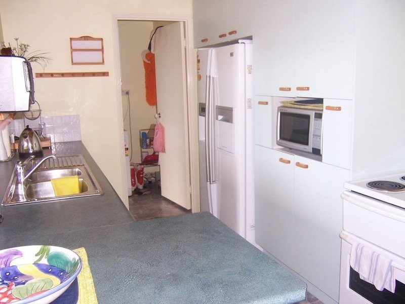 8 Cowes Street, Macleay Island QLD 4184