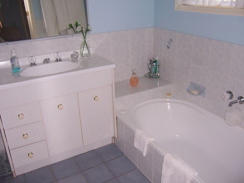 8 Cowes Street, Macleay Island QLD 4184