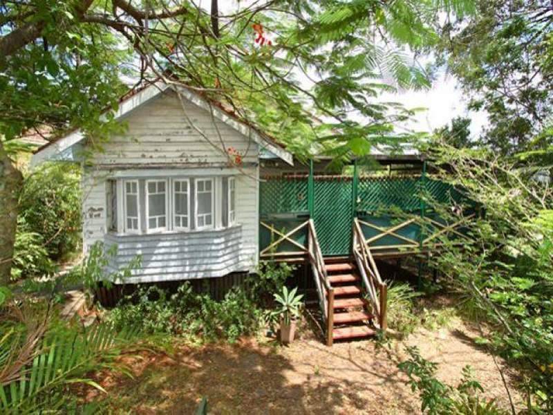 9 Lily Avenue, Yeronga QLD 4104