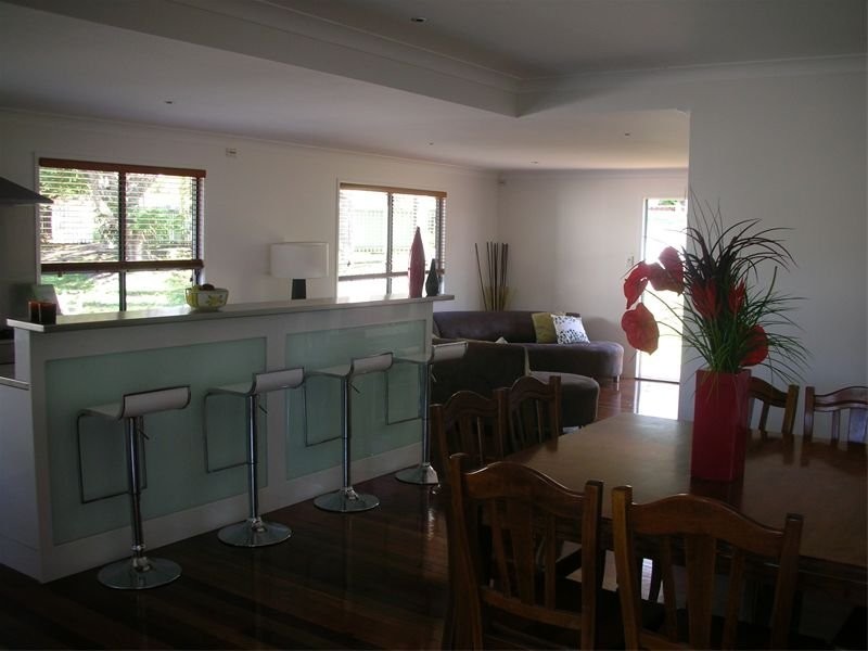 54 Fegen Drive, Moorooka QLD 4105