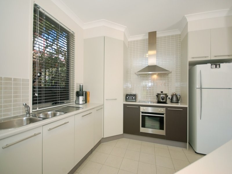 130 Gaynesford Street, Holland Park West QLD 4121