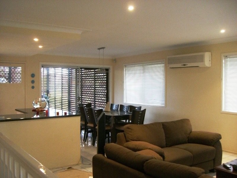 38 Dirkala Street, Mansfield QLD 4122