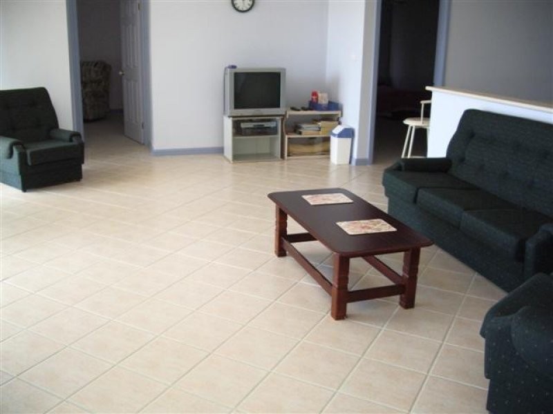 215 Grand Parade, Bonnells Bay NSW 2264