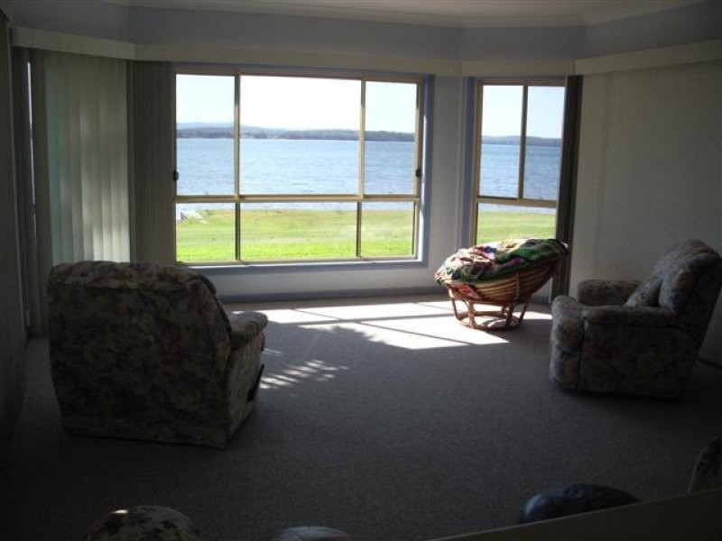 215 Grand Parade, Bonnells Bay NSW 2264