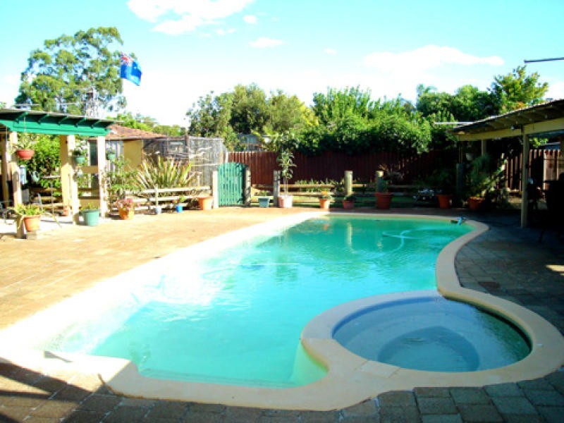 8 Cothill Court, Eden Hill WA 6054