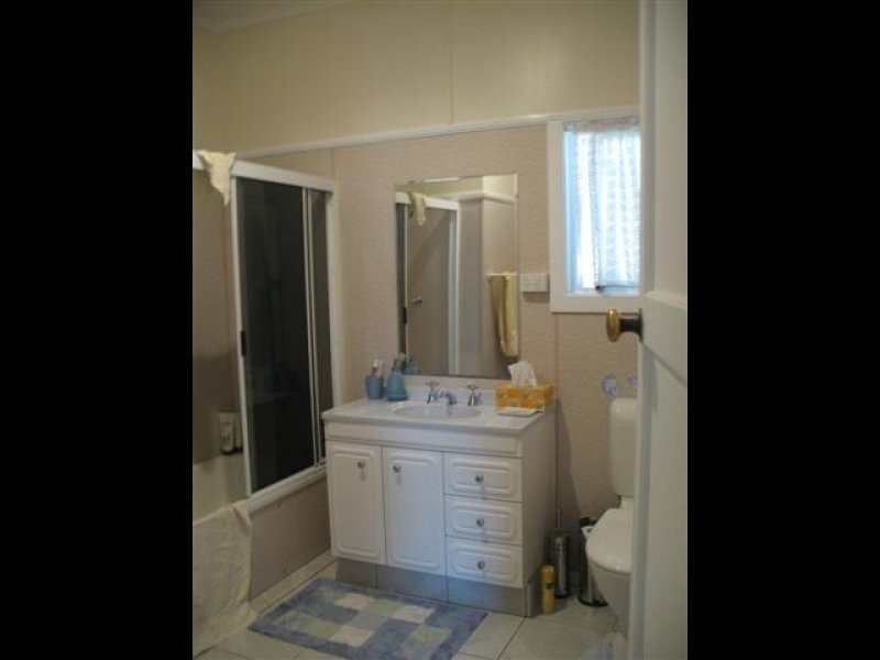 14 Finschafen, Mount Isa QLD 4825