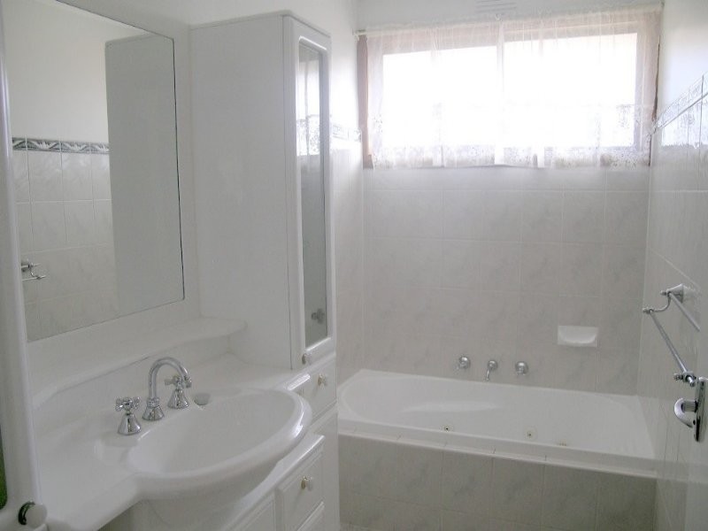 5 Landsborough Ave, Wheelers Hill VIC 3150