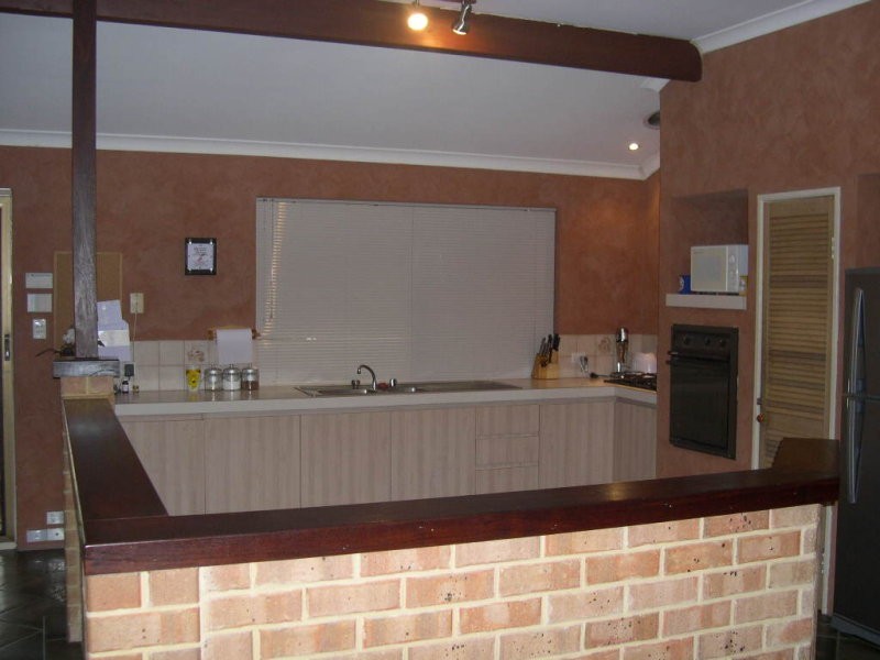 16 Squires Gardens, Stratton WA 6056