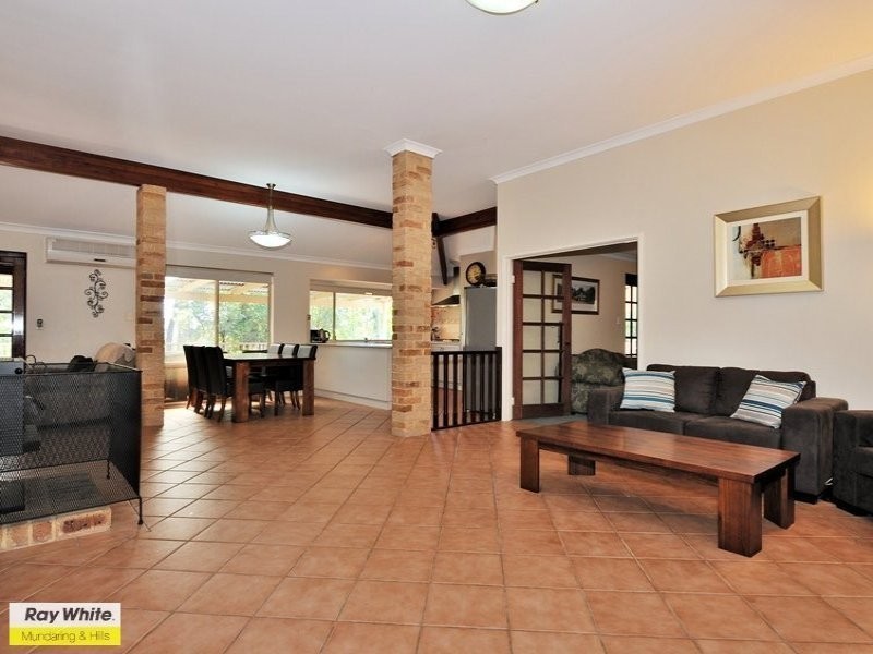 5 Clipson Crescent, Mundaring WA 6073