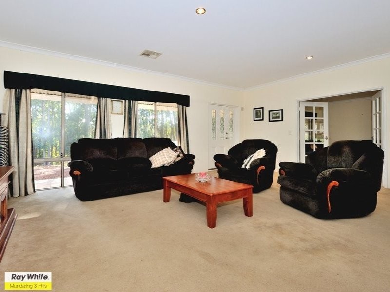 3 King Jarrah Rise, Sawyers Valley WA 6074