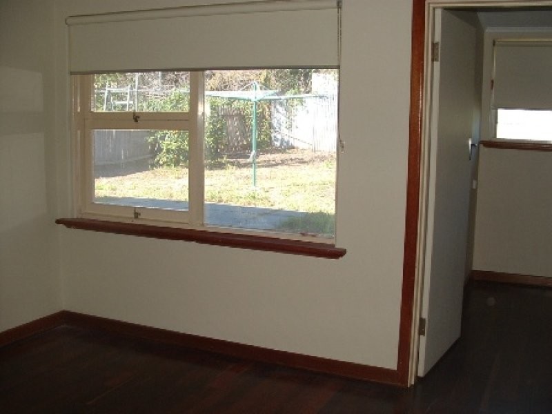 64 Amherst Road, Swan View WA 6056