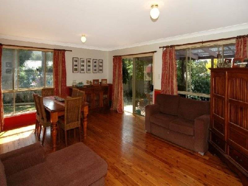 4 Harris Street, Albion Park NSW 2527