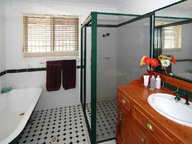 4 Harris Street, Albion Park NSW 2527