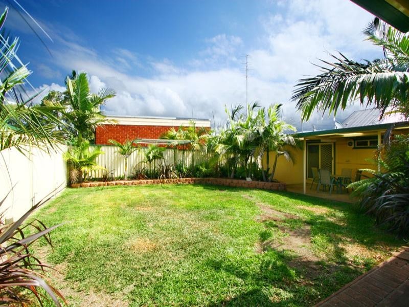 76 The Esplanade, Oak Flats NSW 2529