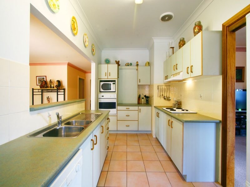 76 The Esplanade, Oak Flats NSW 2529