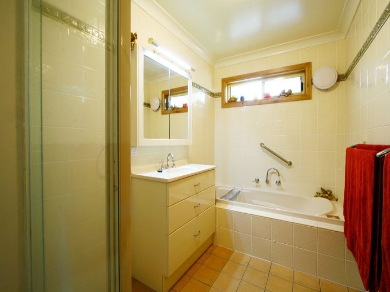 76 The Esplanade, Oak Flats NSW 2529