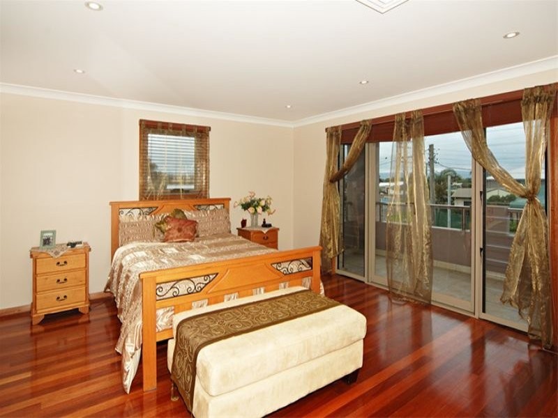 125 Little Lake Crescent, Warilla NSW 2528