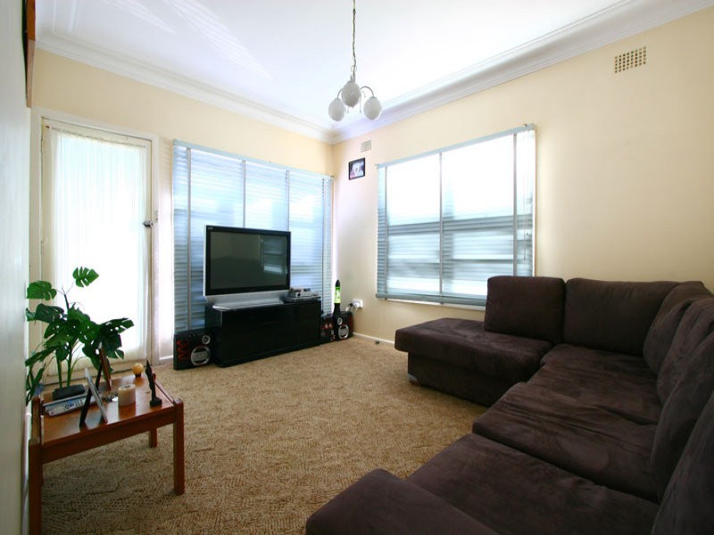 9 Edward Street, Barrack Heights NSW 2528