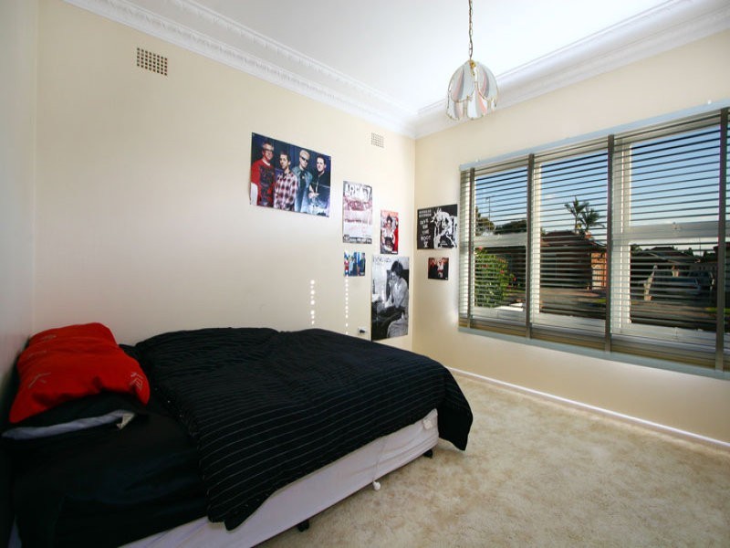 9 Edward Street, Barrack Heights NSW 2528