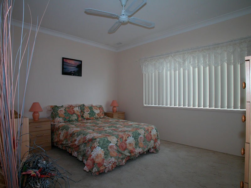 18 Beaurepaire Avenue, Mount Warrigal NSW 2528