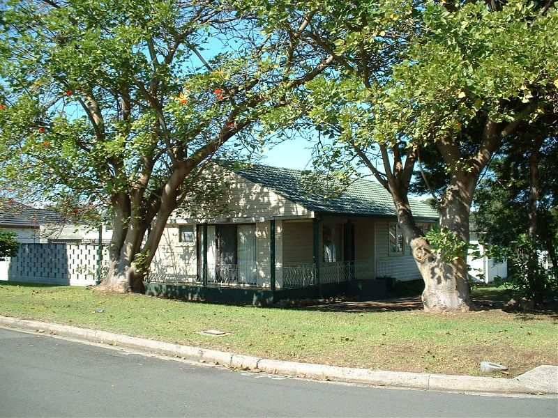 8 DAY STREET, Lake Illawarra NSW 2528