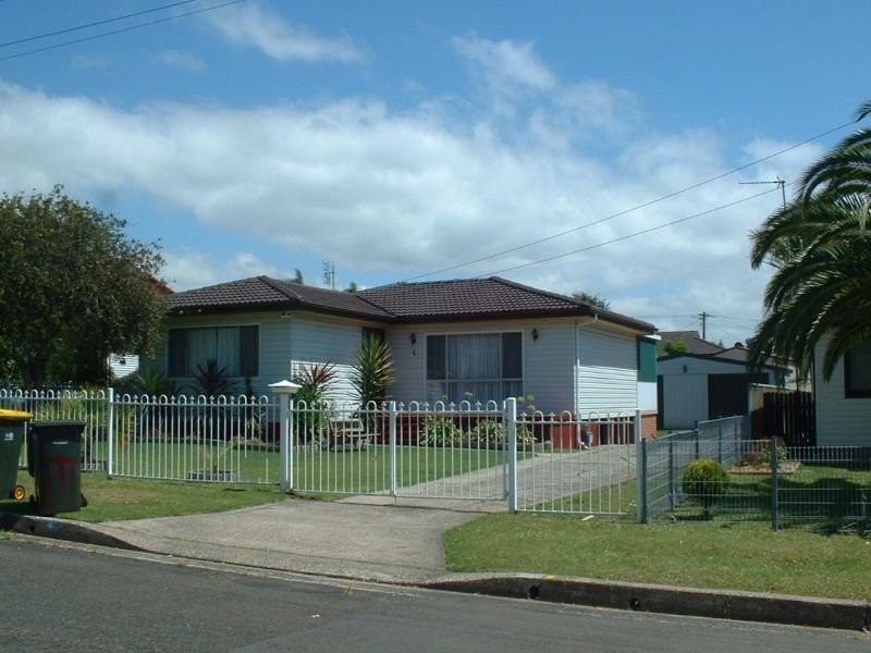 4 Carabeen Street, Barrack Heights NSW 2528