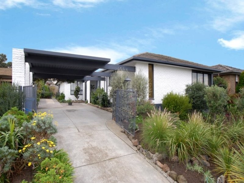 18 Rawdon Hill Drive, Dandenong North VIC 3175