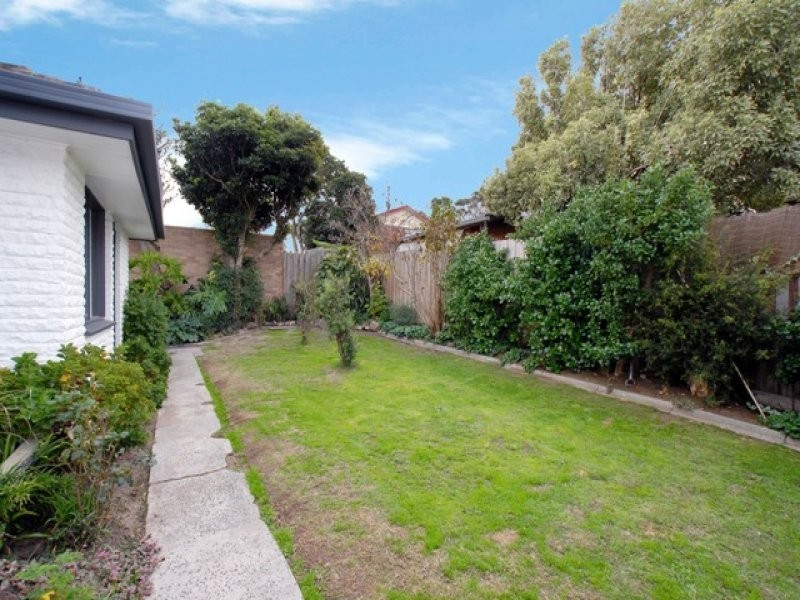 18 Rawdon Hill Drive, Dandenong North VIC 3175