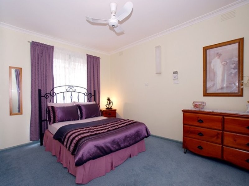 18 Rawdon Hill Drive, Dandenong North VIC 3175