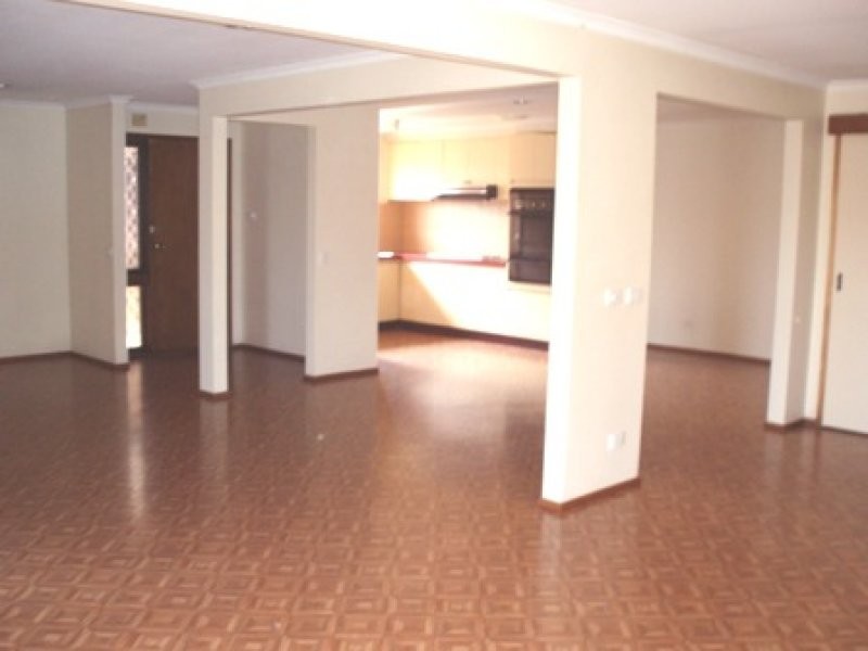 27 Chapel Road, Keysborough VIC 3173
