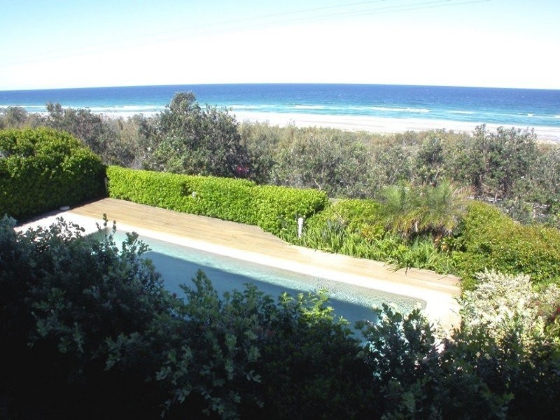 Castaways Beach QLD 4567