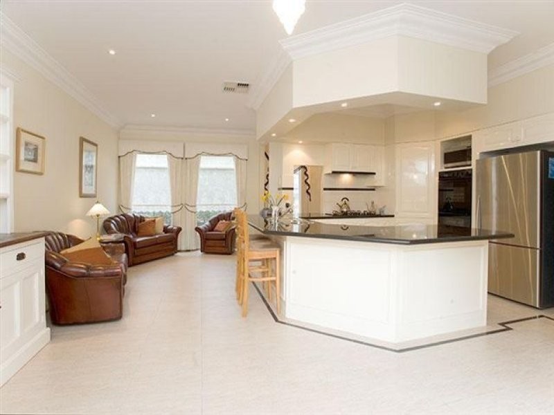 2 Oakhurst Avenue, Heidelberg VIC 3084