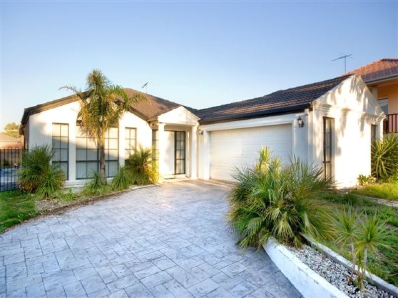 4 Almands Avenue, Roxburgh Park VIC 3064