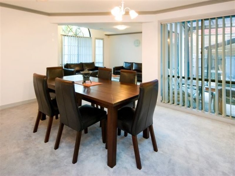 4 Almands Avenue, Roxburgh Park VIC 3064