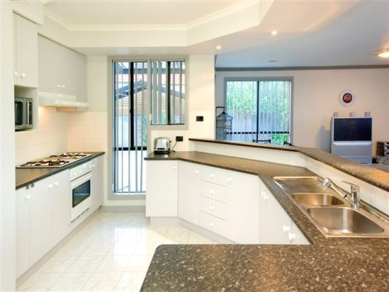 4 Almands Avenue, Roxburgh Park VIC 3064