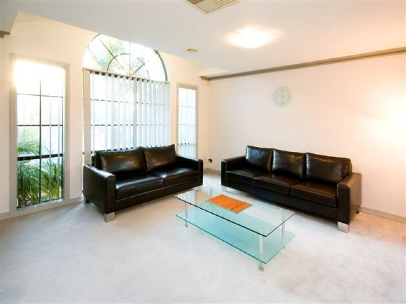 4 Almands Avenue, Roxburgh Park VIC 3064