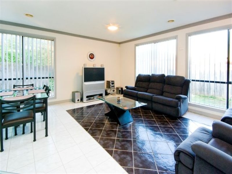 4 Almands Avenue, Roxburgh Park VIC 3064