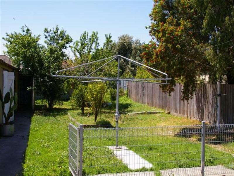 72 Leamington Street, Reservoir VIC 3073