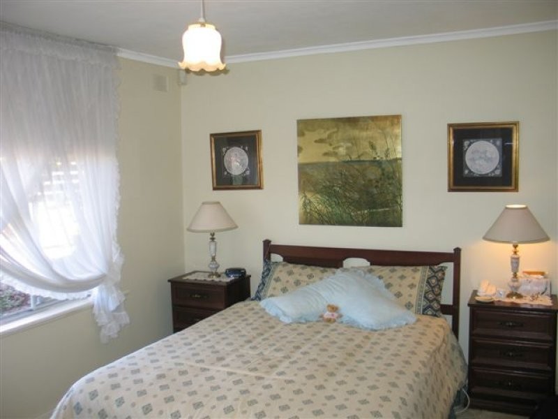 52 Flockhart Avenue, Valley View SA 5093