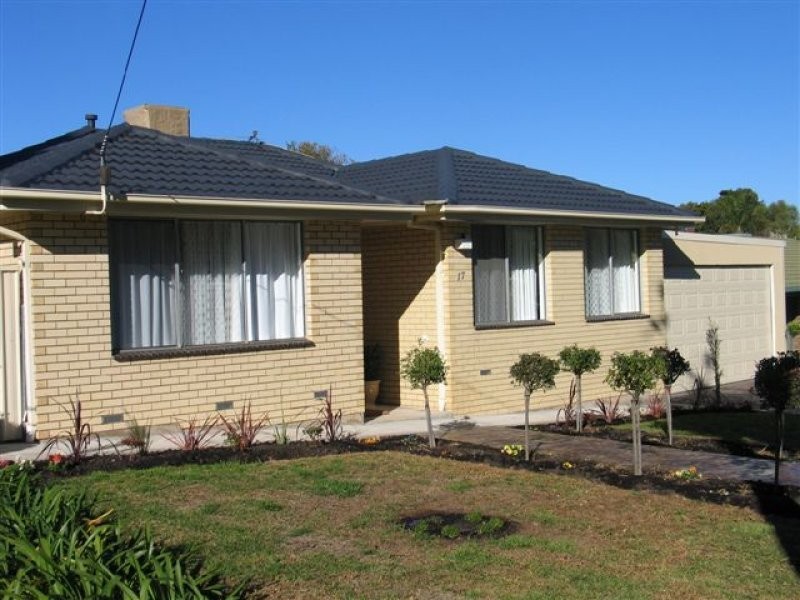 17 Kildonan Avenue, Para Vista SA 5093