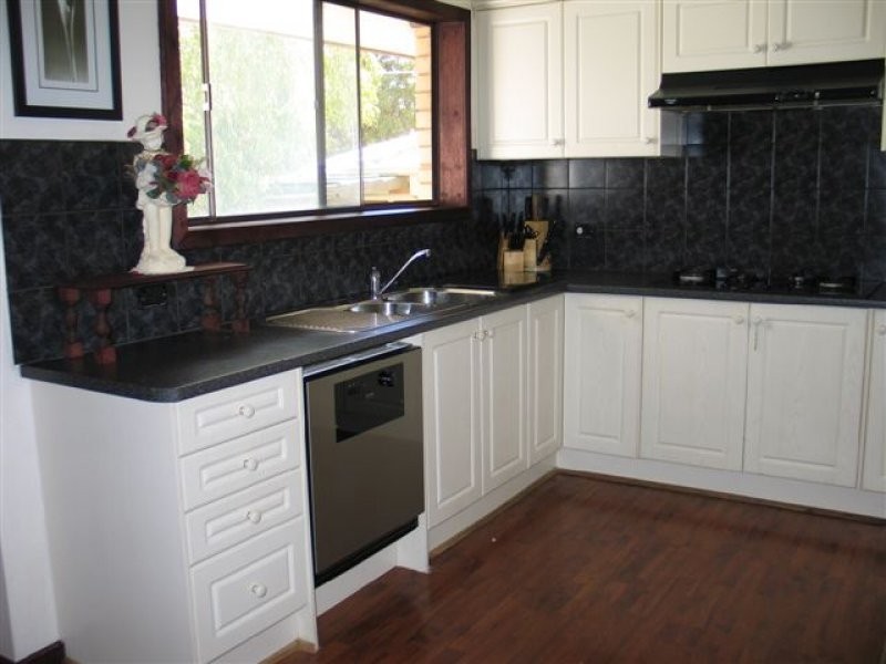 24 Telford Crescent, Modbury Heights SA 5092