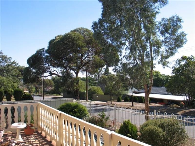 15 Gondola Grove, Para Hills SA 5096