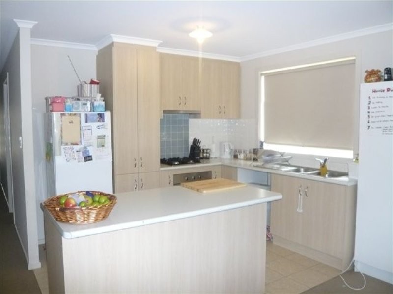 33 Lakeside Drive, Andrews Farm SA 5114