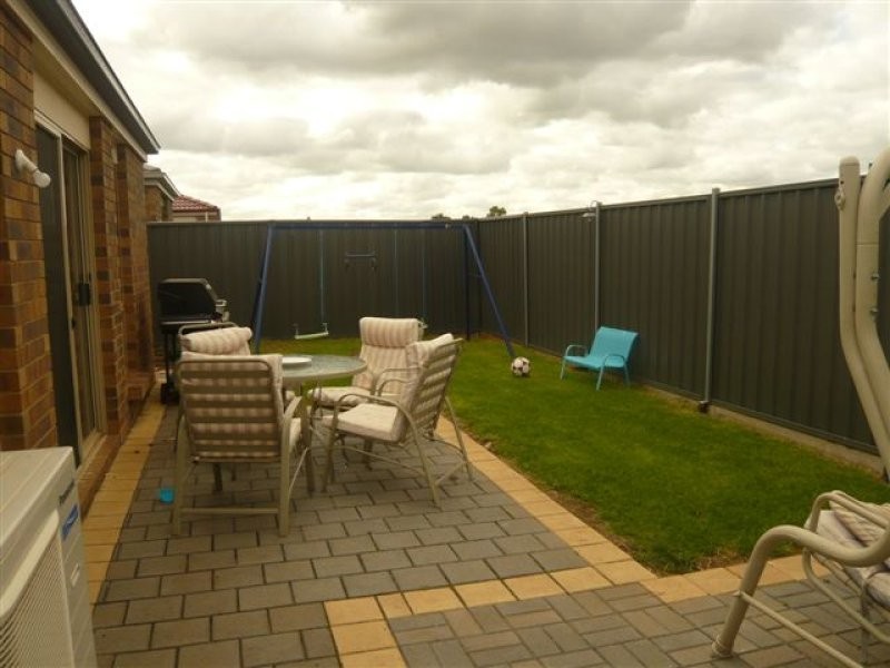 33 Lakeside Drive, Andrews Farm SA 5114