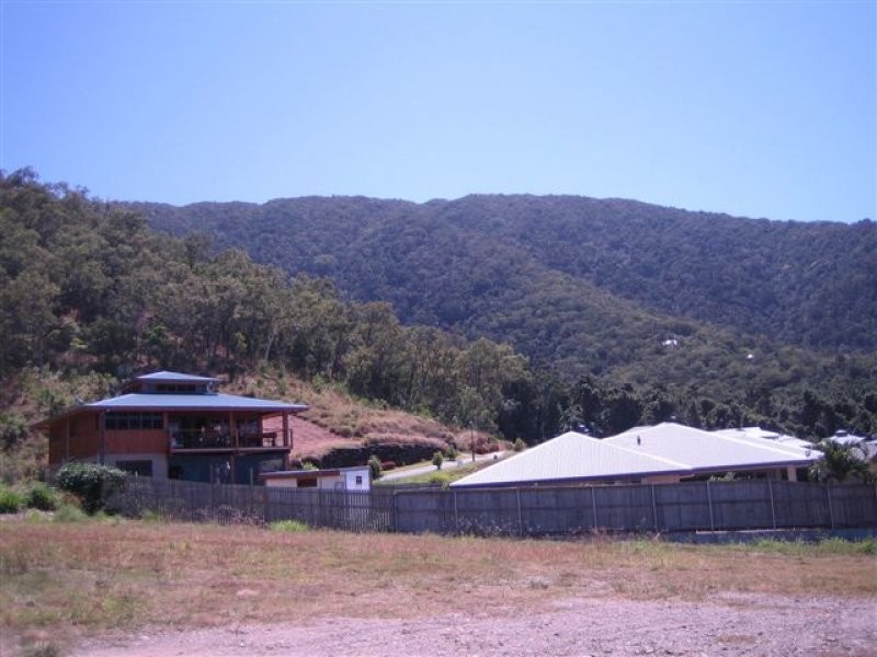 4 Calamus Court, Palm Cove QLD 4879