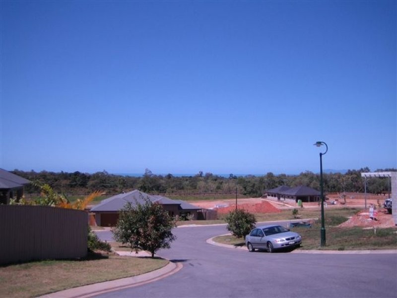 4 Calamus Court, Palm Cove QLD 4879