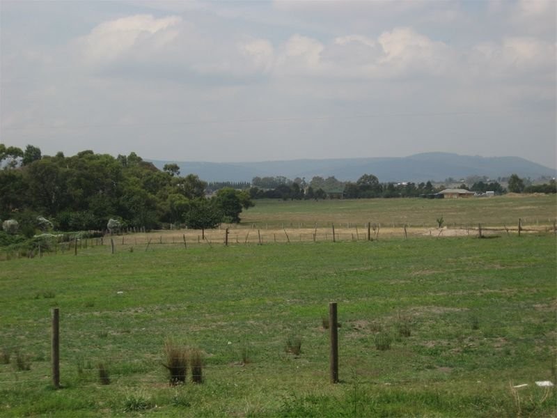 320 Eighth Avenue, Eden Park VIC 3757