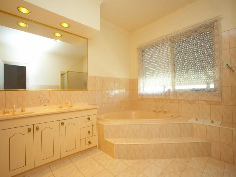 60 Sixth Avenue, Eden Park VIC 3757