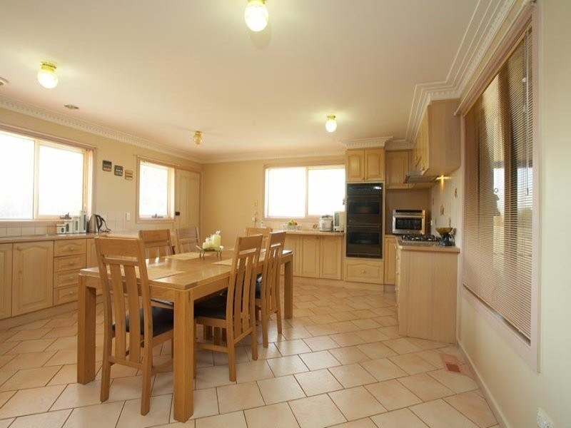 60 Sixth Avenue, Eden Park VIC 3757